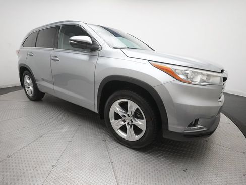 Used 2014 Toyota Highlander Limited w/ Driver Technology Package AWD/4WD image 36
