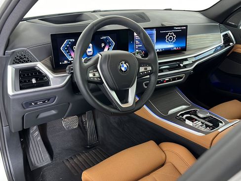 Certified 2024 BMW X5 xDrive40i w/ Premium Package AWD/4WD image 2