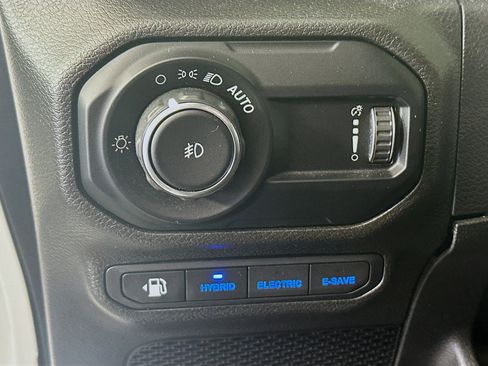 Used 2023 Jeep Wrangler Sahara image 16