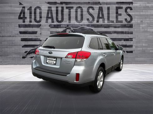 Used 2013 Subaru Outback 3.6R Limited AWD/4WD image 4