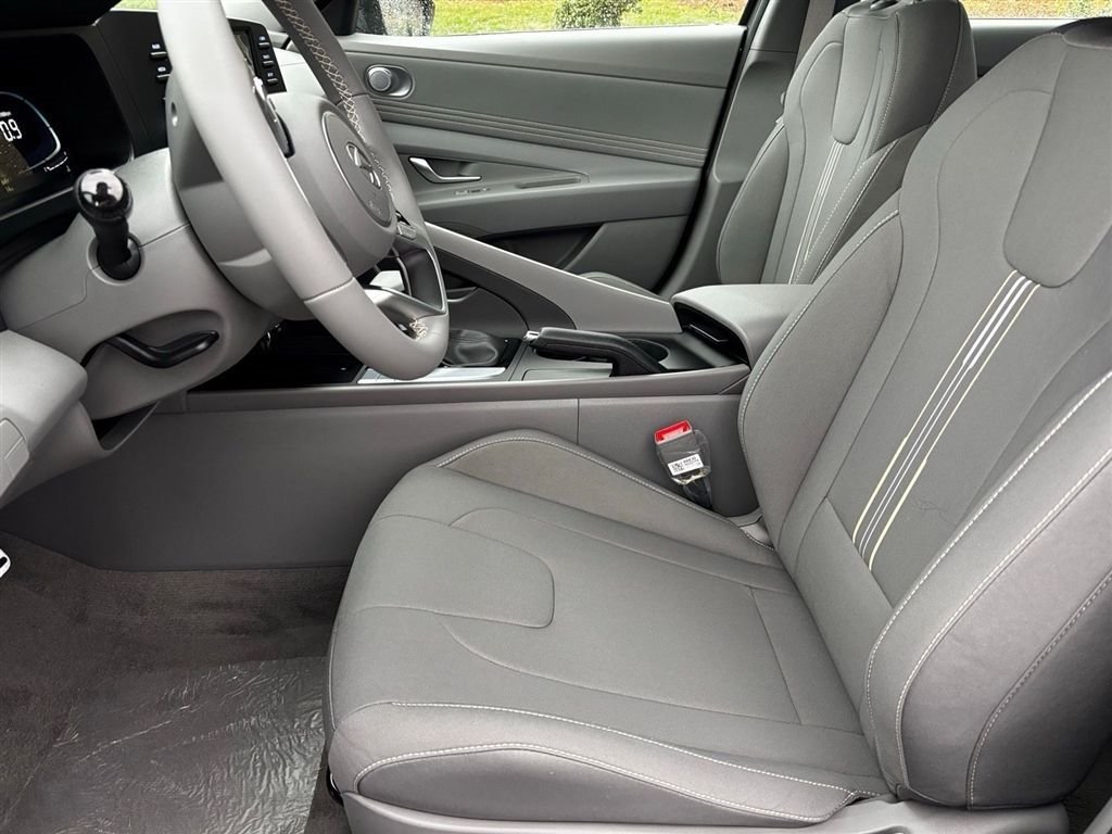 Used 2026 Hyundai Elantra Sport FWD image 12