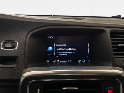 Used 2016 Volvo V60 T6 R-Design Platinum w/ Climate Package image 18