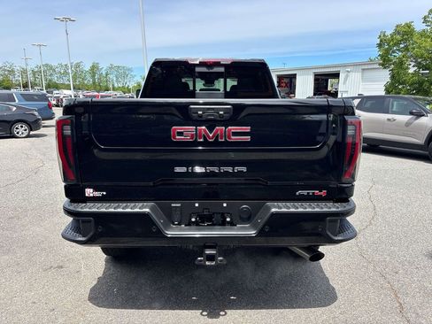 Used 2025 GMC Sierra 2500 AT4 w/ AT4 Premium Plus Package AWD/4WD image 5