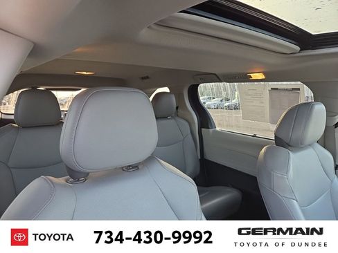 Used 2022 Toyota Sienna XLE image 18