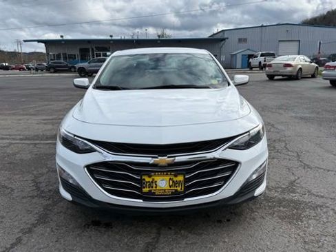 Used 2024 Chevrolet Malibu LT image 2