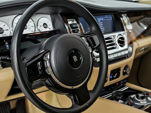 Used 2010 Rolls-Royce Ghost RWD image 25