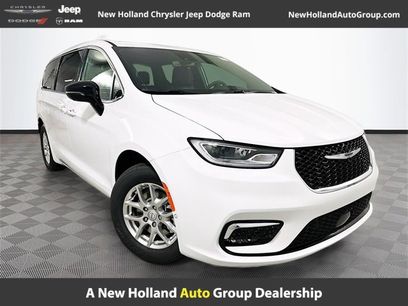 New 2025 Chrysler Pacifica Select