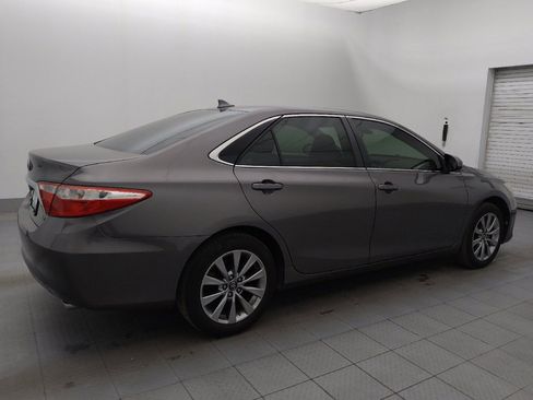 Used 2017 Toyota Camry XLE w/ Moonroof Package image 10