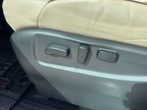 Used 2019 Nissan Armada Platinum w/ Captain's Chairs Package image 9