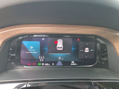 Used 2025 Volkswagen Atlas SE image 2