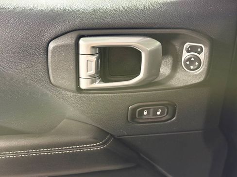 Used 2019 Jeep Wrangler Unlimited Sahara w/ Uconnect 4C Nav & Sound Group AWD/4WD image 22