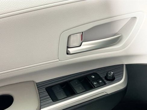 New 2026 Toyota Sienna XLE image 14