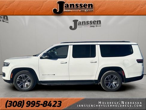 Used 2024 Jeep Wagoneer L Series II w/ Flexible Seating Group image 1