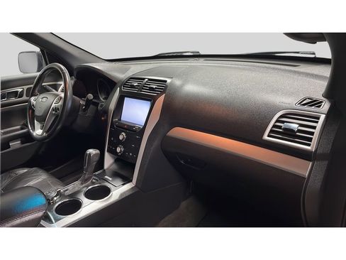 Used 2014 Ford Explorer XLT w/ Equipment Group 202A image 19