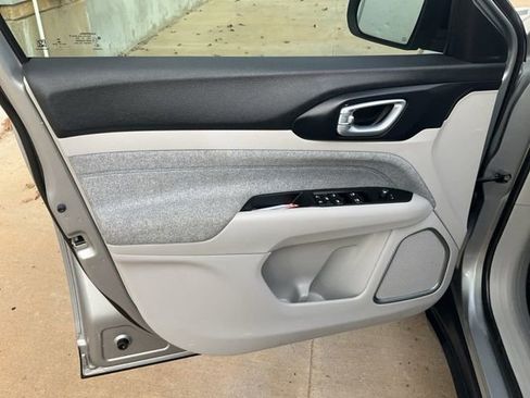 Used 2022 Jeep Compass Latitude w/ Convenience Group image 4