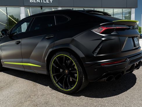 Used 2022 Lamborghini Urus AWD/4WD image 9
