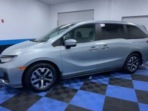 Certified 2025 Honda Odyssey EX-L image 4