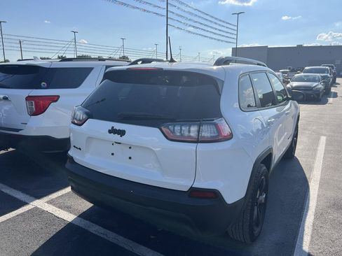 Used 2019 Jeep Cherokee Latitude Plus AWD/4WD image 3
