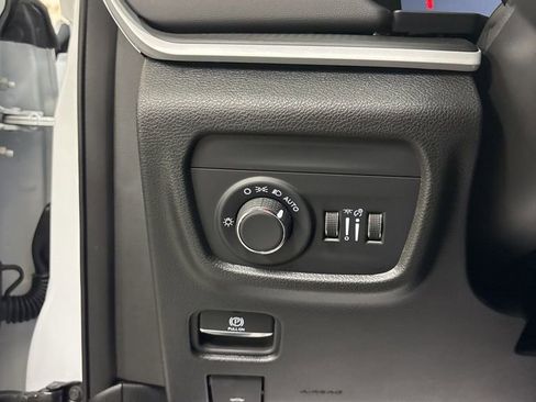 Used 2024 Jeep Grand Cherokee L Laredo AWD/4WD image 12