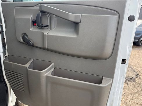 Used 2018 Chevrolet Express 3500 RWD image 21