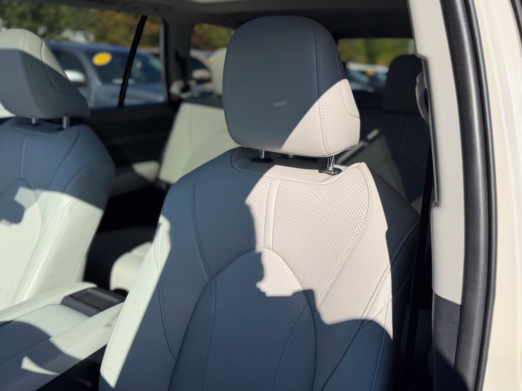 Certified 2024 Toyota Grand Highlander AWD image 15