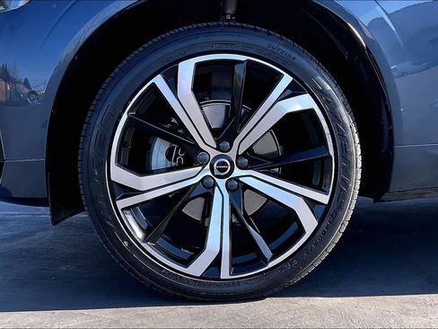Used 2023 Volvo XC60 B5 Ultimate image 12