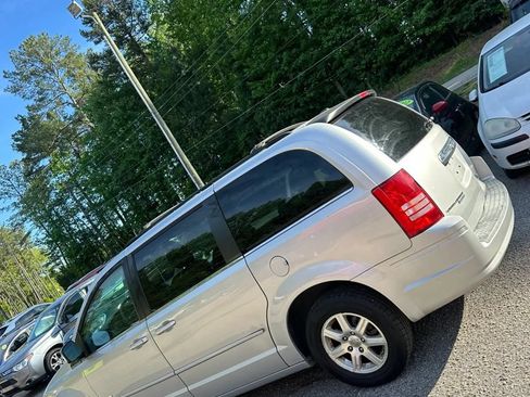 Used 2008 Chrysler Town & Country Touring FWD image 6