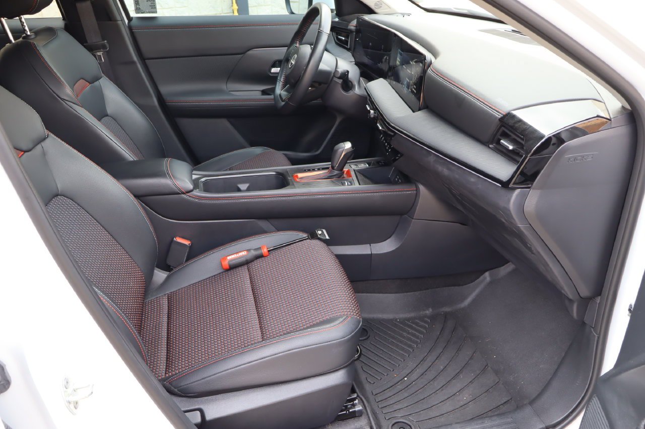 Used 2025 Nissan Kicks SR AWD/4WD image 16