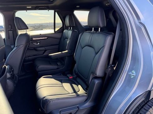 Certified 2025 Honda Pilot TrailSport image 15