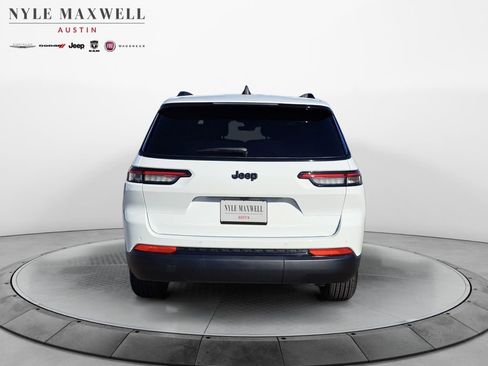 New 2025 Jeep Grand Cherokee L Altitude image 15