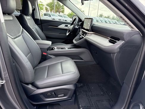 New 2026 Ford Explorer Active w/ Active Comfort Package RWD image 23
