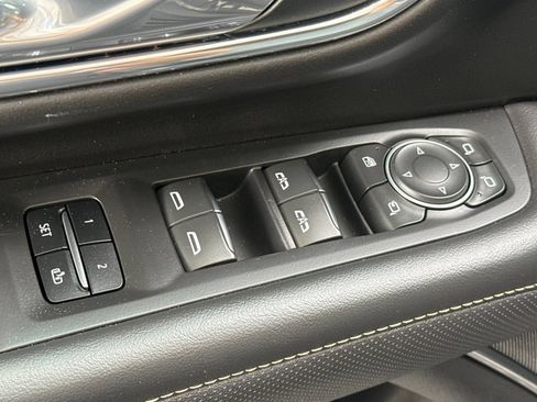 Used 2023 Chevrolet Tahoe Premier AWD/4WD image 18