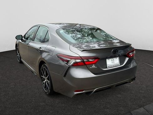 Used 2024 Toyota Camry SE image 3