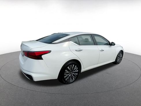Used 2025 Nissan Altima 2.5 SV image 15