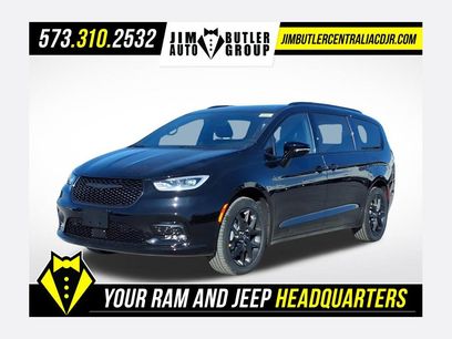 New 2026 Chrysler Pacifica Select w/ S Appearance Package