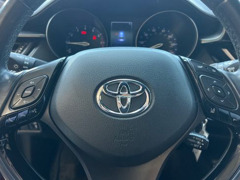 Used 2018 Toyota C-HR XLE FWD image 23