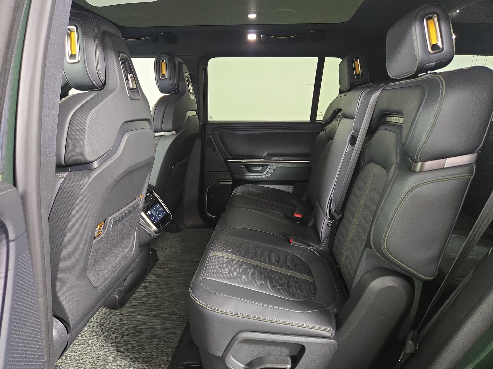 Used 2025 Rivian R1S Adventure Dual AWD/4WD image 21