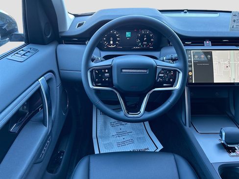 Used 2025 Land Rover Discovery Sport S image 12