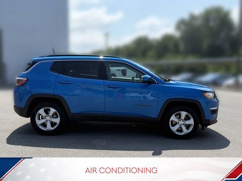 Used 2018 Jeep Compass Latitude FWD image 4