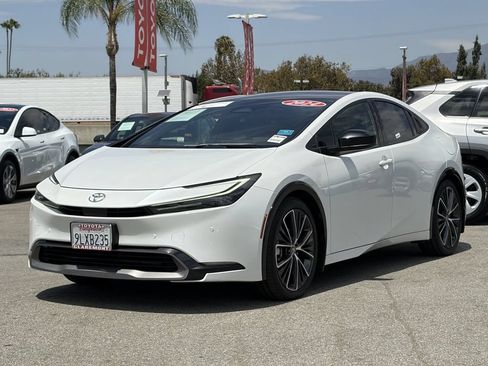 Certified 2024 Toyota Prius XLE FWD image 42