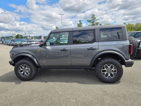 New 2025 Ford Bronco Badlands image 8