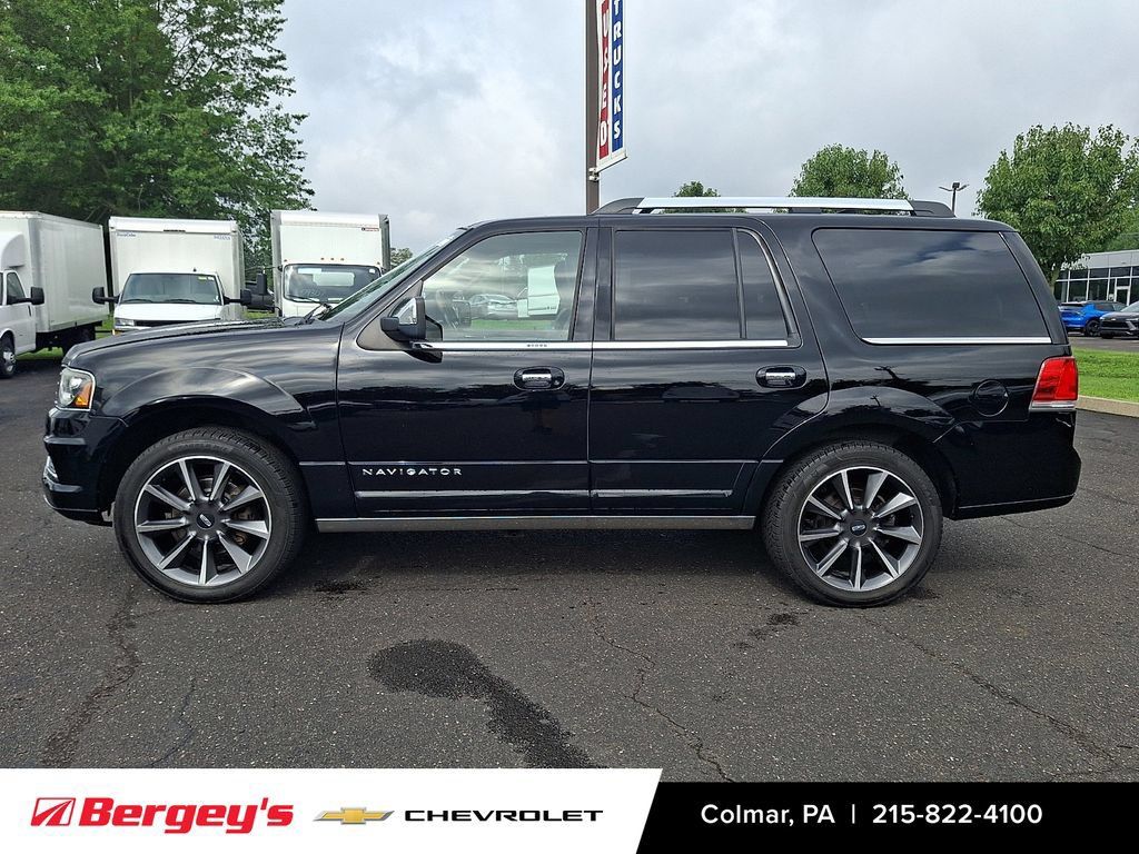Used 2017 Lincoln Navigator Reserve AWD/4WD image 9