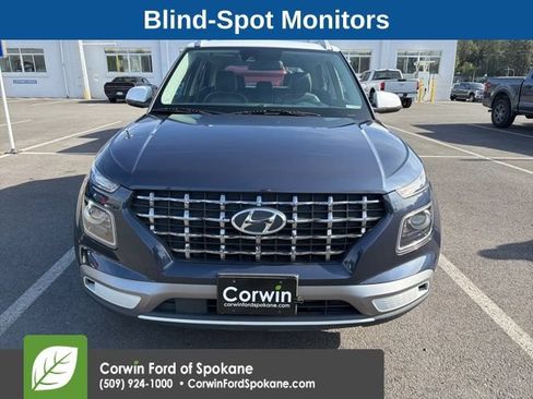 Used 2022 Hyundai Venue Limited FWD image 2