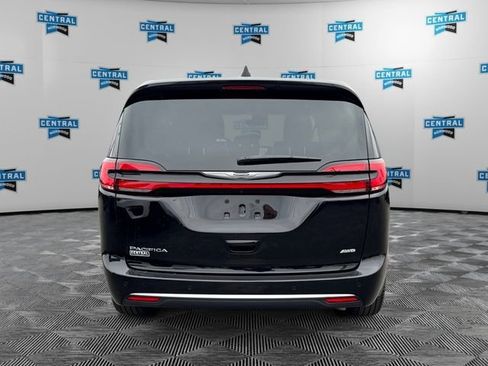 Used 2025 Chrysler Pacifica Select AWD/4WD image 5