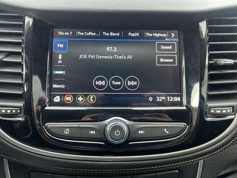 Used 2018 Chevrolet Trax LT w/ LT Convenience Package FWD image 22