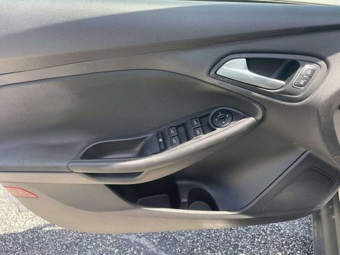 Used 2015 Ford Focus SE FWD image 15
