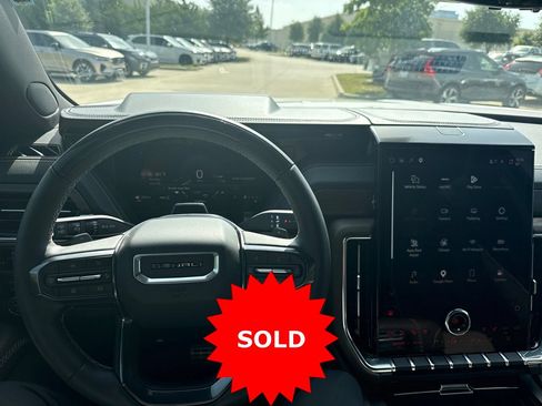 Used 2025 GMC Yukon XL Denali Ultimate AWD/4WD image 28