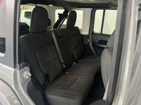 Used 2018 Jeep Wrangler Unlimited Sahara AWD/4WD image 20