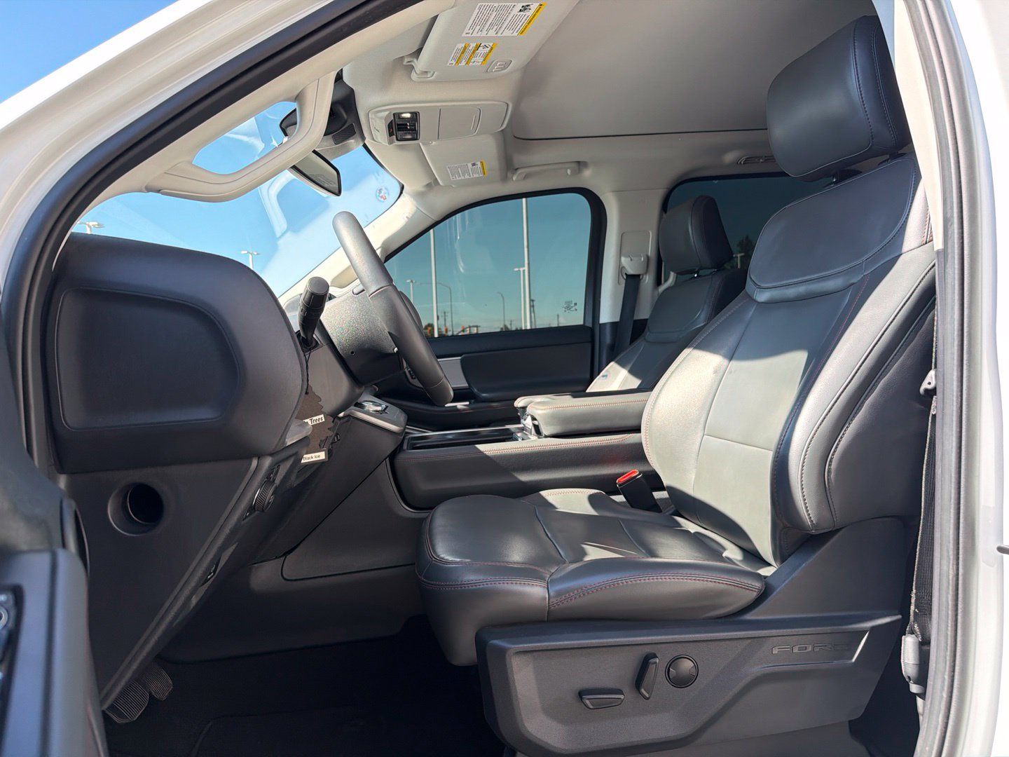 Used 2025 Ford Expedition Max Active AWD/4WD image 13