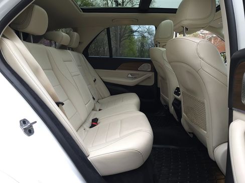 Used 2023 Mercedes-Benz GLE 350 4MATIC w/ AMG Line Exterior image 18